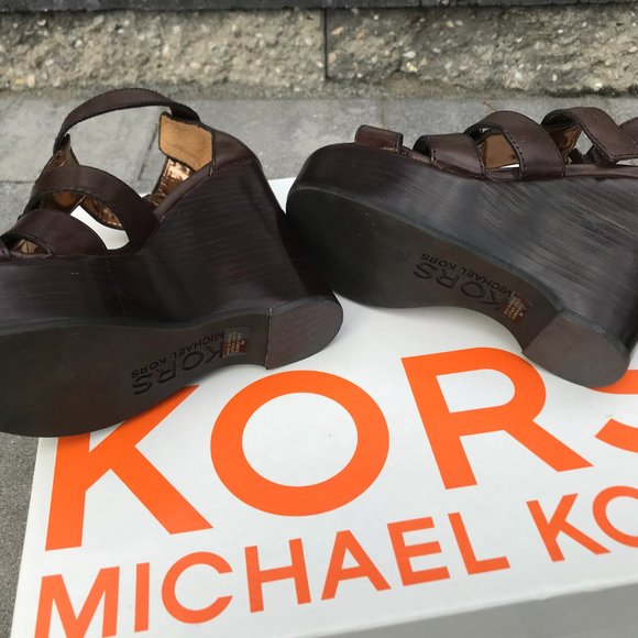 MICHAEL KORS VICTORIA STYLE BROWN PLATFORM WEDGE SANDAL SIZE 5 - Picture 8 of 10